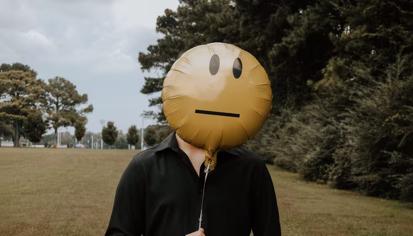 ukrywanie emocji po stracie bliskiej osoby